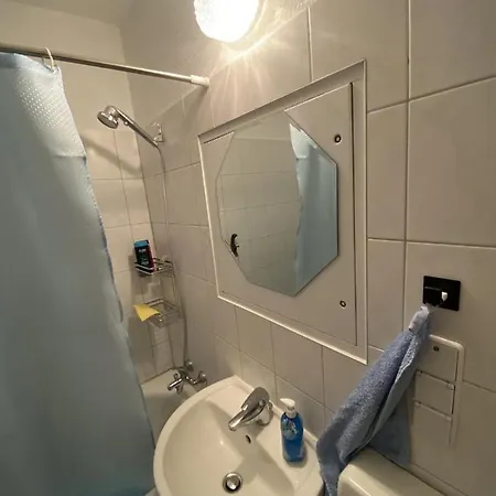 Gemuetliche Mit Smart-tv Und Grossem Balkon דירה ברלין