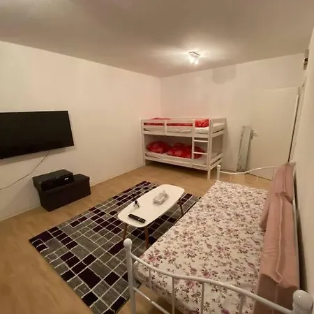 Gemuetliche Mit Smart-tv Und Grossem Balkon *